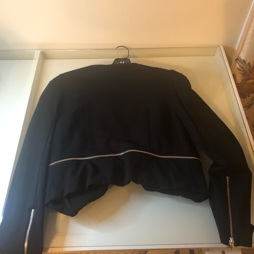 Blazer - Picture 3 of 3